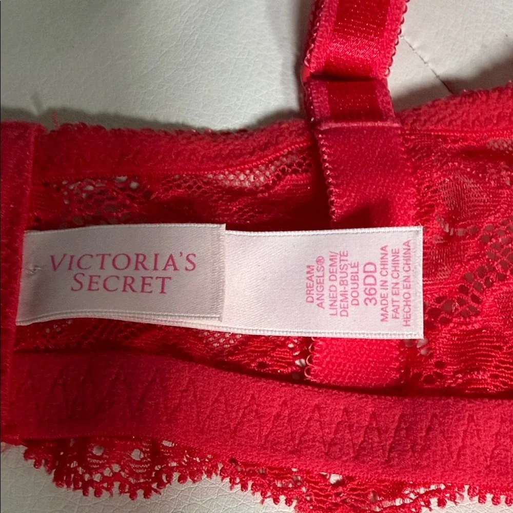 Victoria's Secret Vibrant Red Lace Bra - Picture 4 of 5